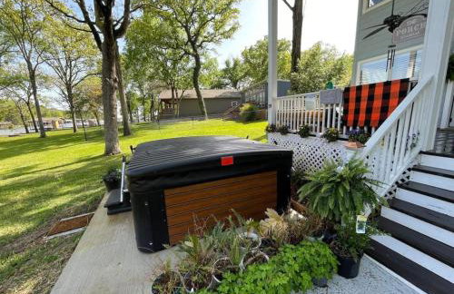 Massive lakefront home with HOT TUB - Foto 17