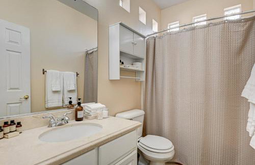 Luxury 6 BR Home Large Pool & Spa with Grassy Yard - Photo 52