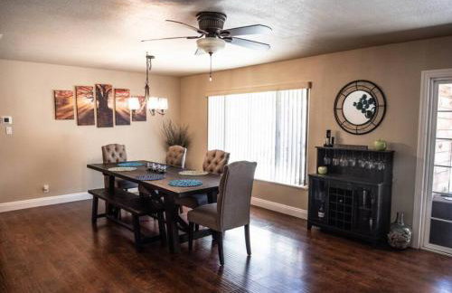 Pool! Quite, Private, remodeled home on the hill - Foto 20