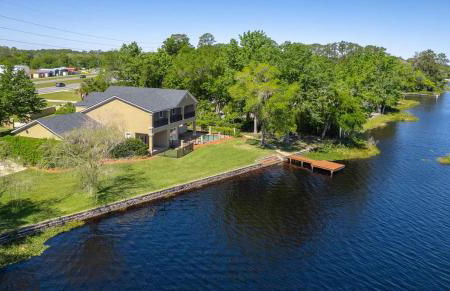 Lakeside Retreat with pool, dock & game room - Foto 37