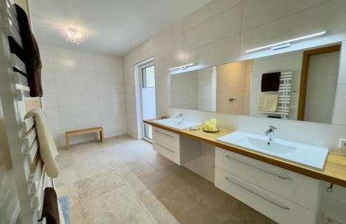 luxuriöse Villa Möwengeflüster - 220qm große Ferienwohnung für bis zu 8 Gästen mit Sauna direkt am Goitzschesee - Foto 23