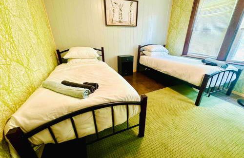 5 bedroom House King Beds 1 Bath 20 Min to Falls - Foto 11