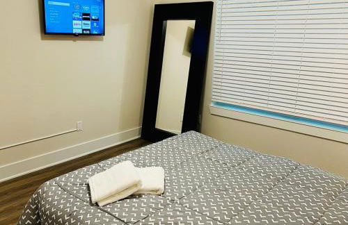 Apt 2 Bedrooms 2 Full Baths FREE Parking & FREE Laundry in Unit - Foto 26