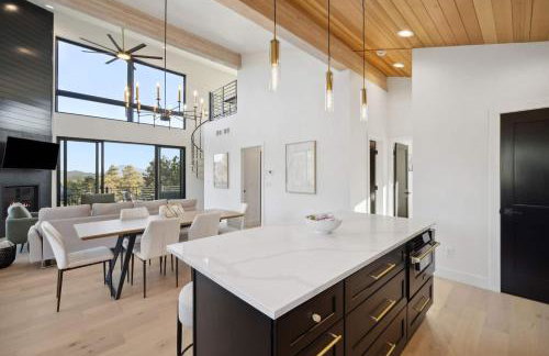 Modern Mountain House with Spa and Scenic Views - Foto 20