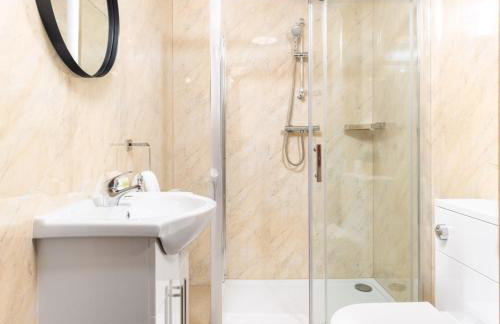 Two Bedroom Apartment - Two Parking Spaces - Fast Wi-Fi 1AS - Foto 6