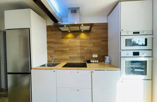 Violet Apartment by Alex Rafael - Photo 8