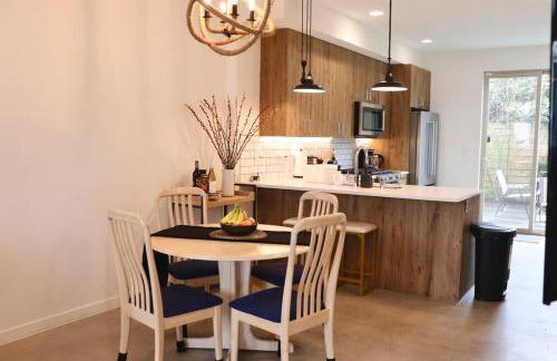 Entire Stunning Townhouse 3br/2.5ba w Parking - Foto 42