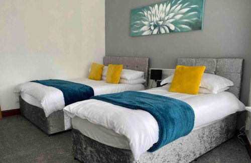 7 Person Home Flat W/parking - Near Swansea Centre - Foto 3