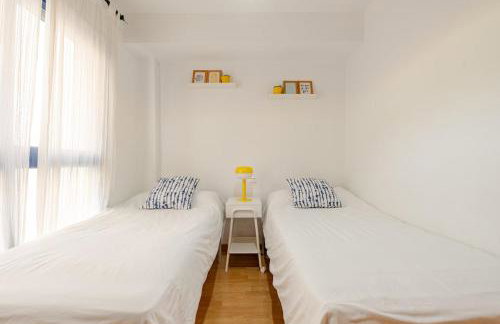 Explore Málaga from a Modern Apartment - Photo 14