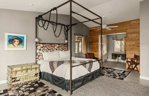 The Outlaw By The Cohost Company - Foto 49