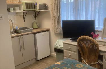 Pinewood Cottage Self Catering Apartments and studio apartments - Photo 27