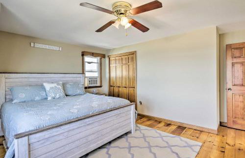 Oceanfront Cape Cod Home with Porch, Yard and Grill! - Foto 12