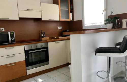 GuestHouse La Costière - logements indépendants - espace piscine jacuzzi - Foto 52