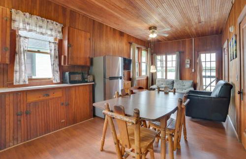 Sandy Beach and Sunset Views Cedarville Cabin 3! - Foto 3