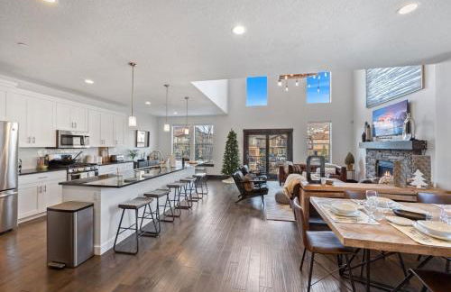 Pvt Hot Tub, Game Rm, Fire Pit, 12 Min Ski and PC - Foto 1