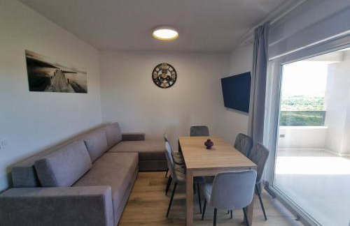 Villa Madison, Spacious Sea View Apartments Near Zadar with heated pool - Photo 23