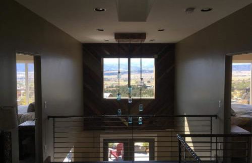 Barnwood Chateau with 2 Master Suites Hot Tub - Foto 16