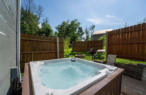 Cloud 9 Cabin with an indoor pool hot tub & fire pit - Foto 2