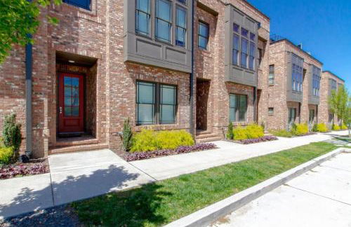 The Ultimate Double Rooftop Deck with Skyline Views - Foto 51