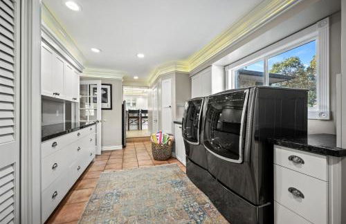 Hobbs Mill Ski Lodge Theater Games Dogs OK - Photo 50