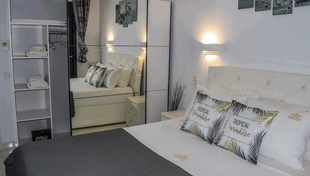 6 Bed Villa - Sleeps 15 - Pets - Pool - Jacuzzi - Photo 4, Room