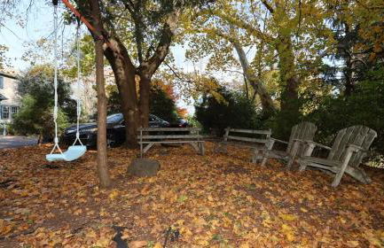 Long Island Nature Retreat with Peloton with Shared Pool - Foto 6