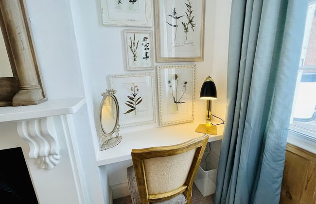 Dolls House - Luxury Townhouse - From 400 Per Night - Photo 37