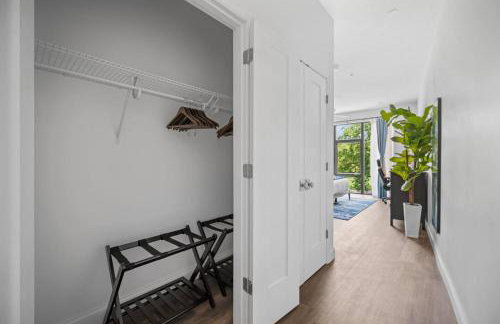 Immaculate Penthouse Double King Suite on Butler St with rooftop deck and free off street parking - Foto 30