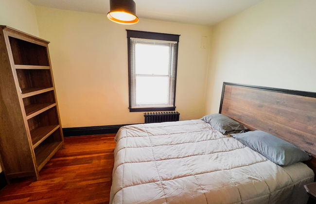 The Pub with Private Yard & Parking, Near the Falls & Casino by Niagara Hospitality - Foto 12