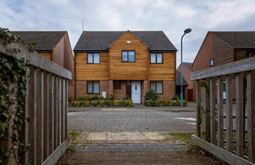 10 Guests - 5 Bedrooms - Free Parking - Lux House - Foto 18