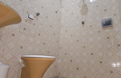 Casa Maravilhosa, Pé na Areia com Piscina, Área Gourmet com Churrasqueira em Deck Coberto Frente a Piscina, Mesa de Bilhar, 4 Quartos Confortáveis, Sendo 2 Suítes, Cozinha Americana e Sala de Jantar, Ampla Garagem para 6 Carros - Mercado na rua da Casa - Photo 31