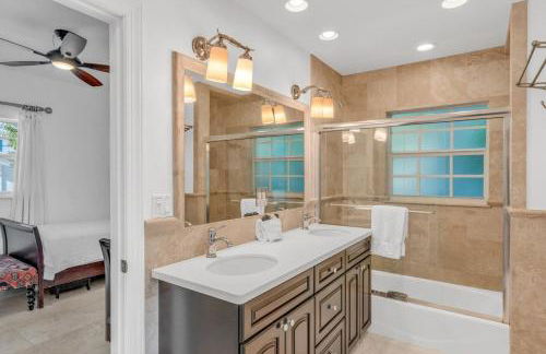 Oceanside Manor- Expansive Waterfront Pool Home, 30' Dock - Foto 24