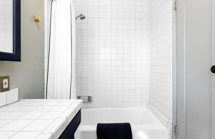 Spanish Revival Charm in Silver Lake w Patio BBQ Walkable Location Maltman Manor by AvantStay - Photo 21