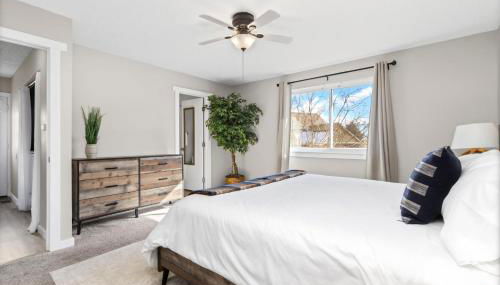 Chimney Park Retreat King Suite and Fenced Yard - Foto 4, furniture