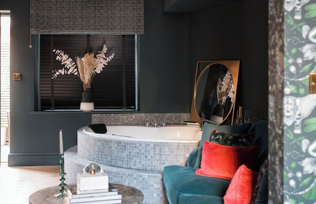 Secret Suites Lancaster - Photo 14