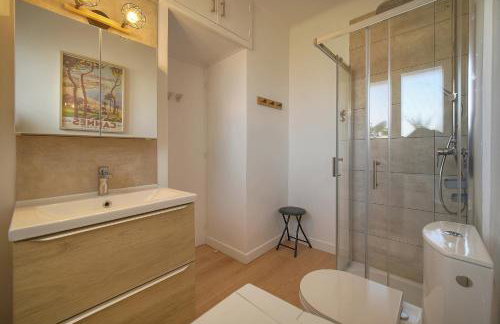 FRGK Fauvettes 1BDR Terrace, Parking, AC & Ultra-Fast Wi-Fi - Photo 9