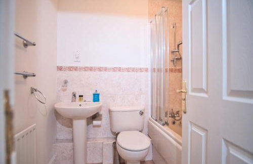 St Kats Mews 4 bed with parking - Foto 12