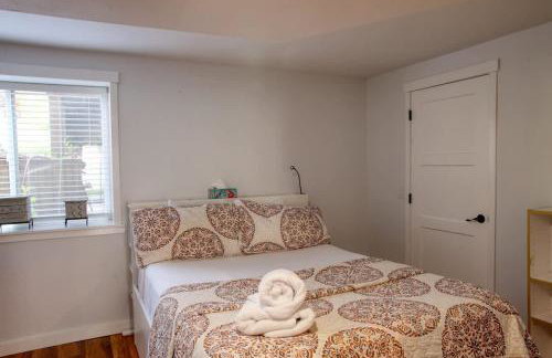 Twin Lakes Waterfront Retreat with Private Dock Fire Pit And Family Friendly Space - Foto 12