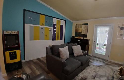 Modern Comfort Near Military Bases & Shopping – Walk to Parks & Lakes! - Foto 4