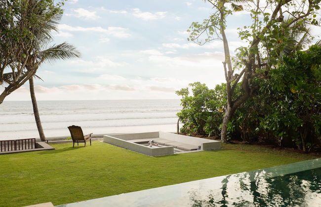 Black Beach Villa - Absolute Beachfront - Photo 8