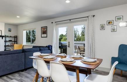 Twin Oaks Retreat by AvantStay Mins to Freeland - Photo 10