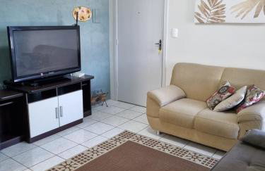 Apto 2 quartos, cond fechado, com vaga, 4º andar por escadas - Foto 4