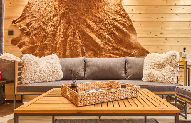 Luxe Timber Lodge & Pet Retreat - Photo 14