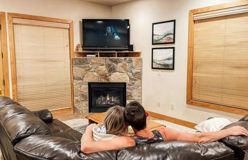 Sierra Pines Villa Deck Jetted Tub Game Rm - Photo 21