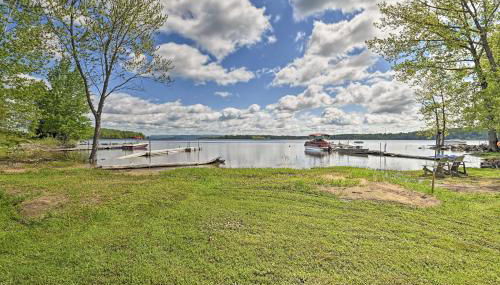 Lakefront Gloversville Home with Beach and Dock! - Foto 2
