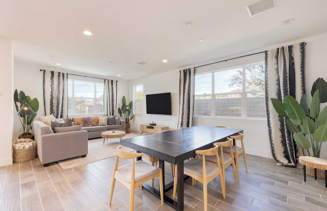 Lakefront w/ Private Pool, Great for Festival Season Lago Luxe by Avantstay - Foto 7