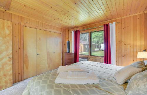 Lakefront Chetek Vacation Rental with Private Dock! - Foto 17