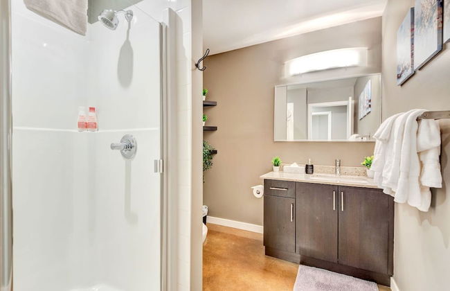 Downtown Condo w Incredible Views and BBQ - Photo 19