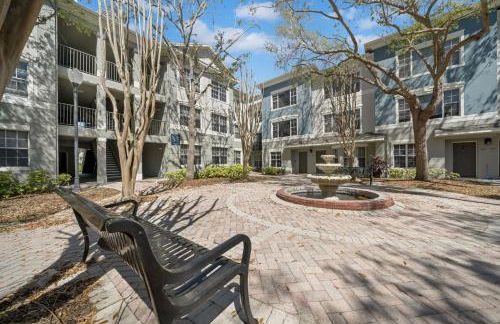 Modern 2BR2BA Pool Gym Near Airport #8 - Foto 40