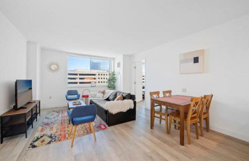 Bold Boardwalk 2BR 3BA Condo by CozySuites - Foto 14